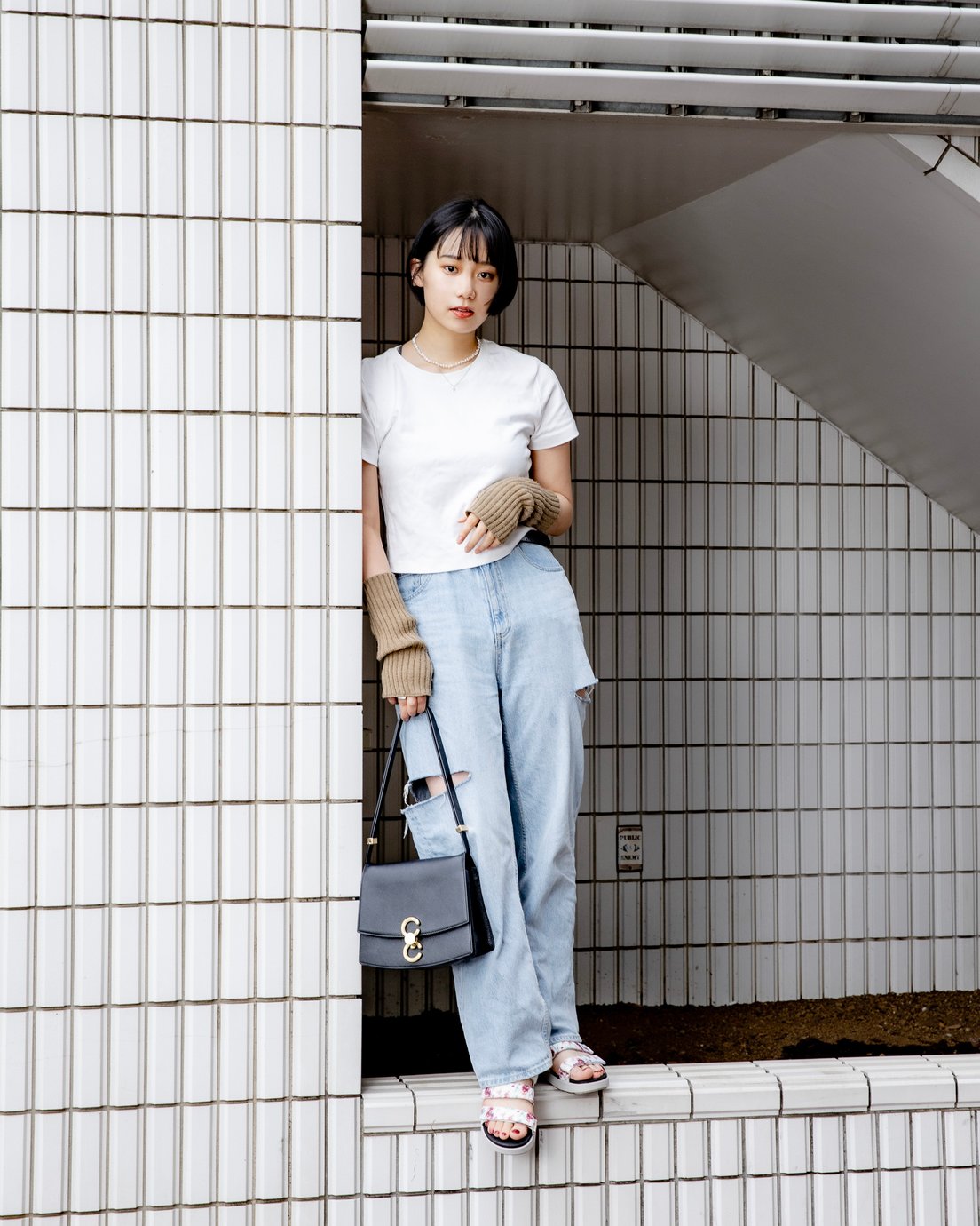キーンの新作サンダル「エル ストラッピー(ELLE STRAPPY)」を着用する中島侑香