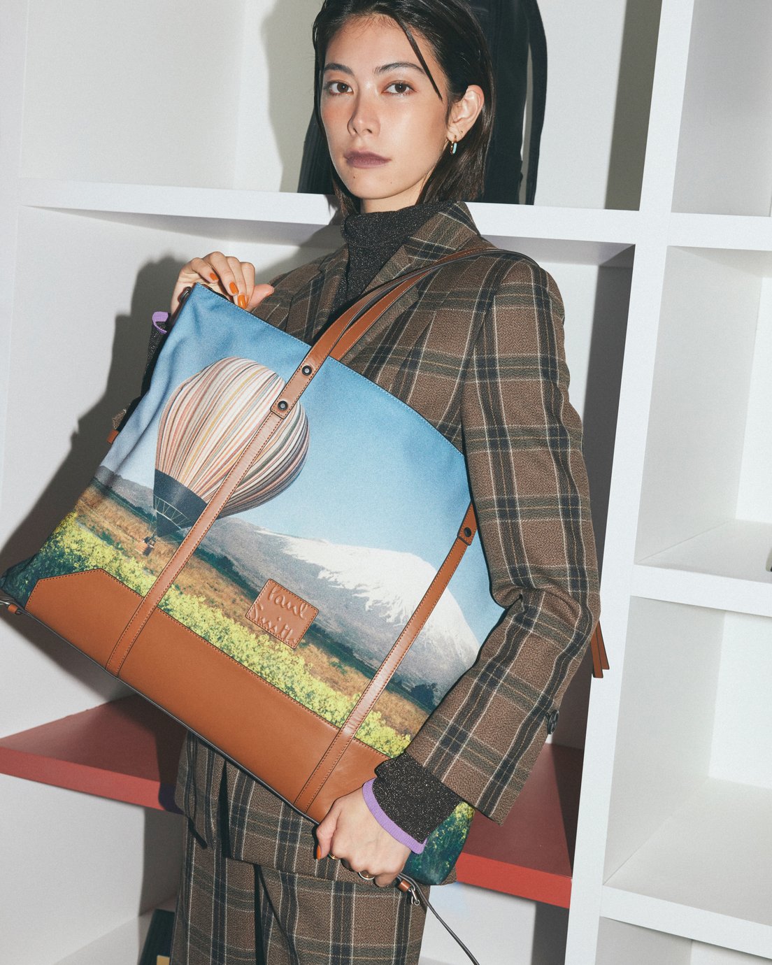 バッグ(H39×W55×D16cm)5万7200円(※会場先行発売)