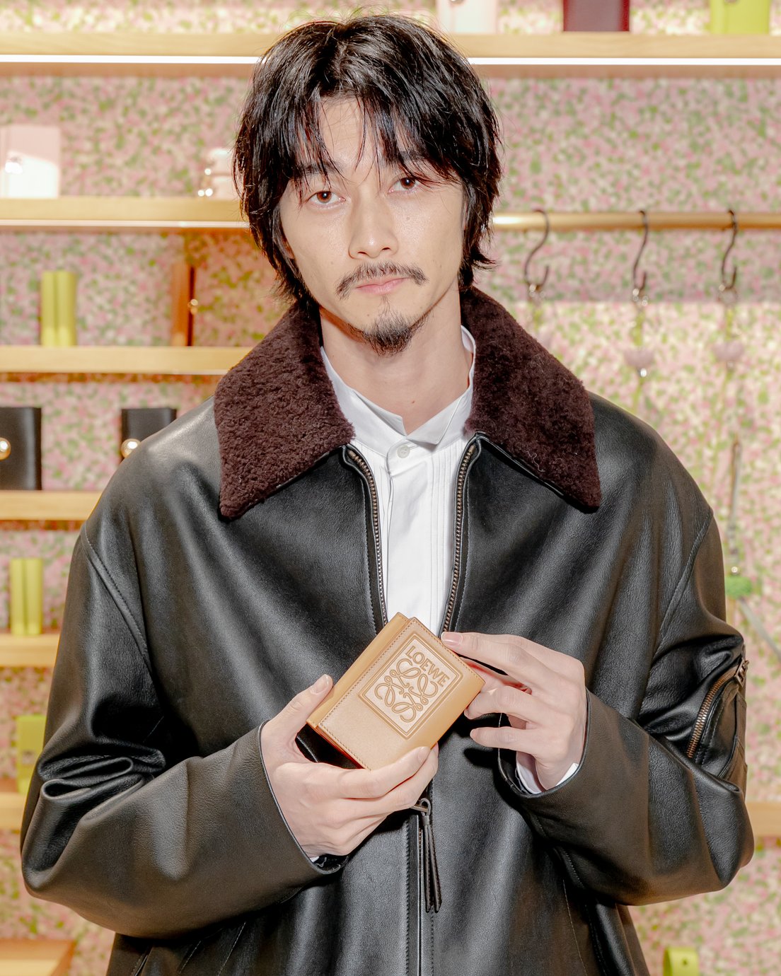 栁さんが高梨さんに選んだトライフォールド ウォレット 8万1400円