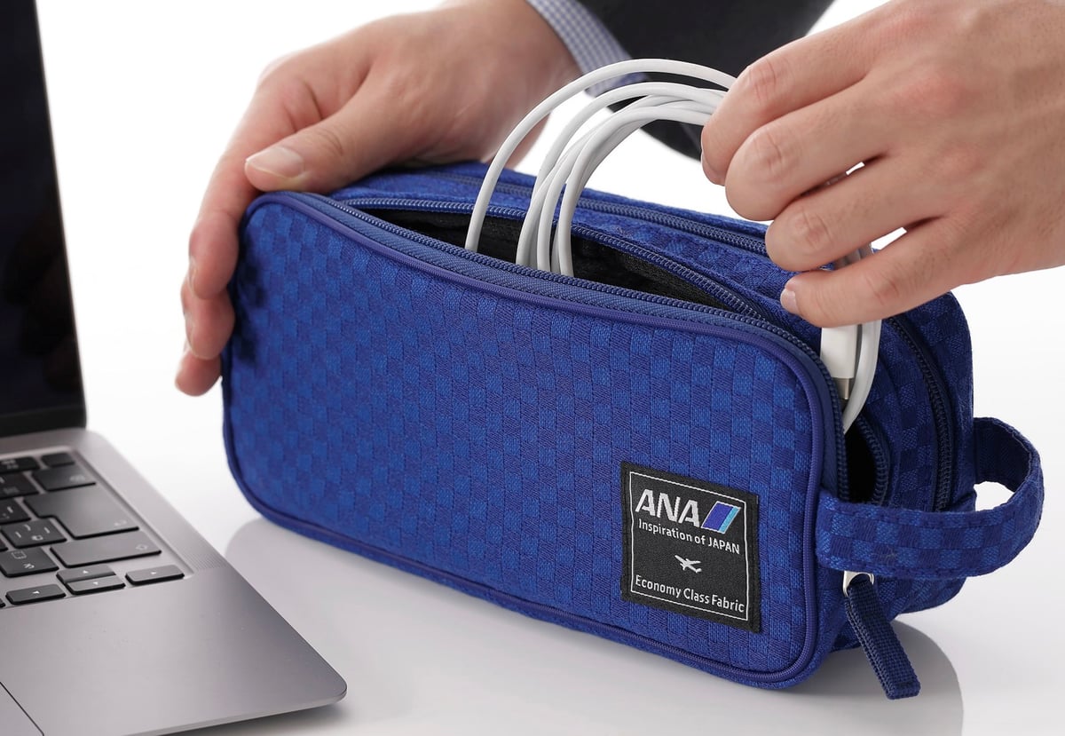 ANA」エコノミークラスのシート生地を利用、PCケースやマスクケースを発売