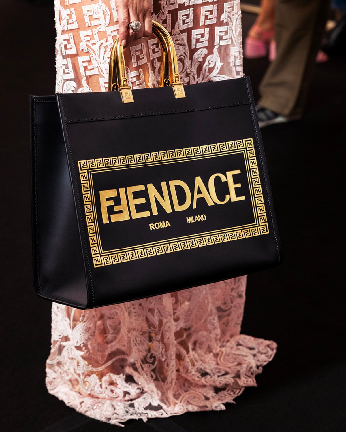 フェンダーチェ fendace バッグ 国内完売 - バッグ