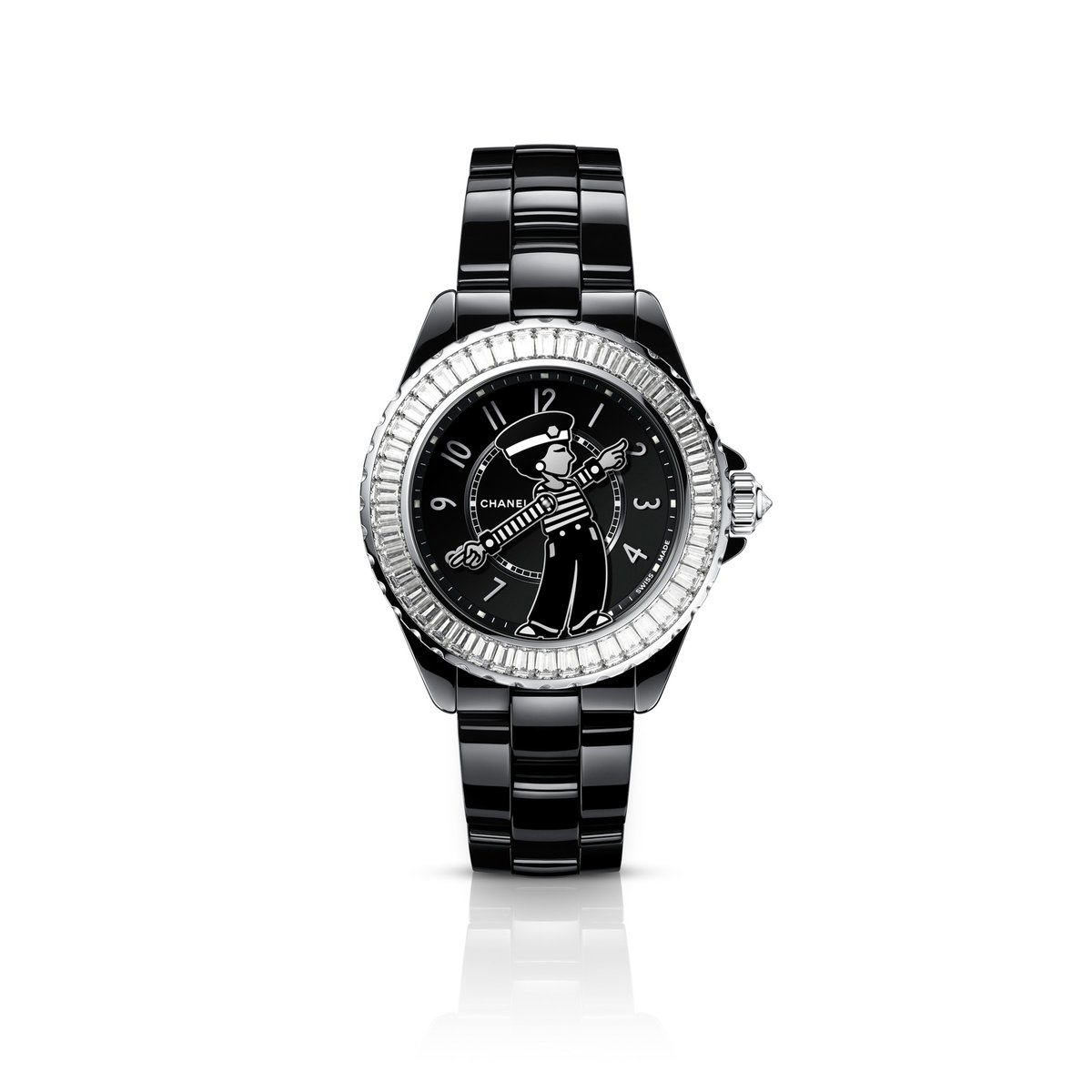 ココ・シャネルのイラストとダイヤモンドがあしらわれた黒の時計