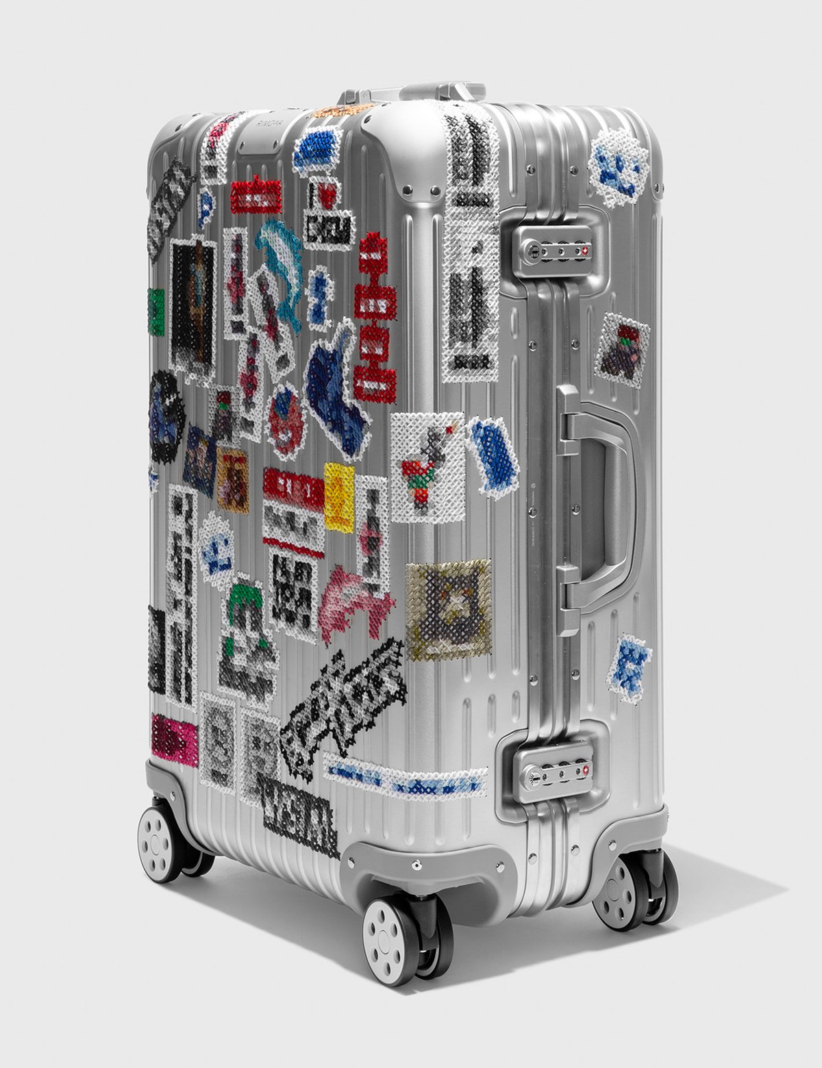ダブレットが制作したリモワのスーツケース