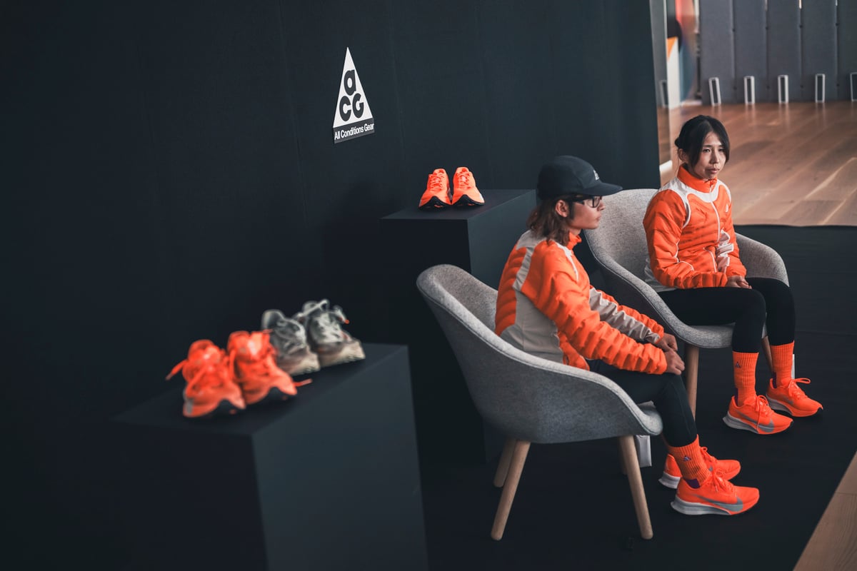 （左から）甲斐大貴選手、高村貴子選手