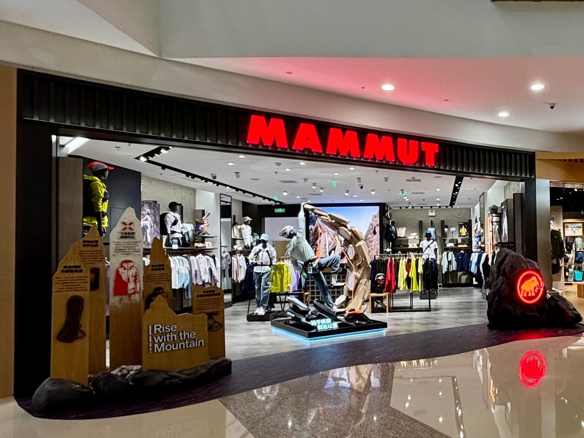 中国・杭州の「マムート」店頭