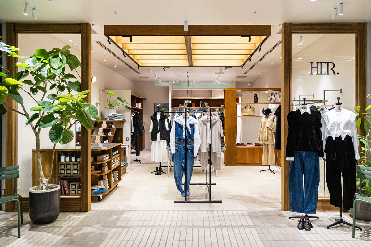 ニュウマン新宿にオープンした「ハー」旗艦店画像