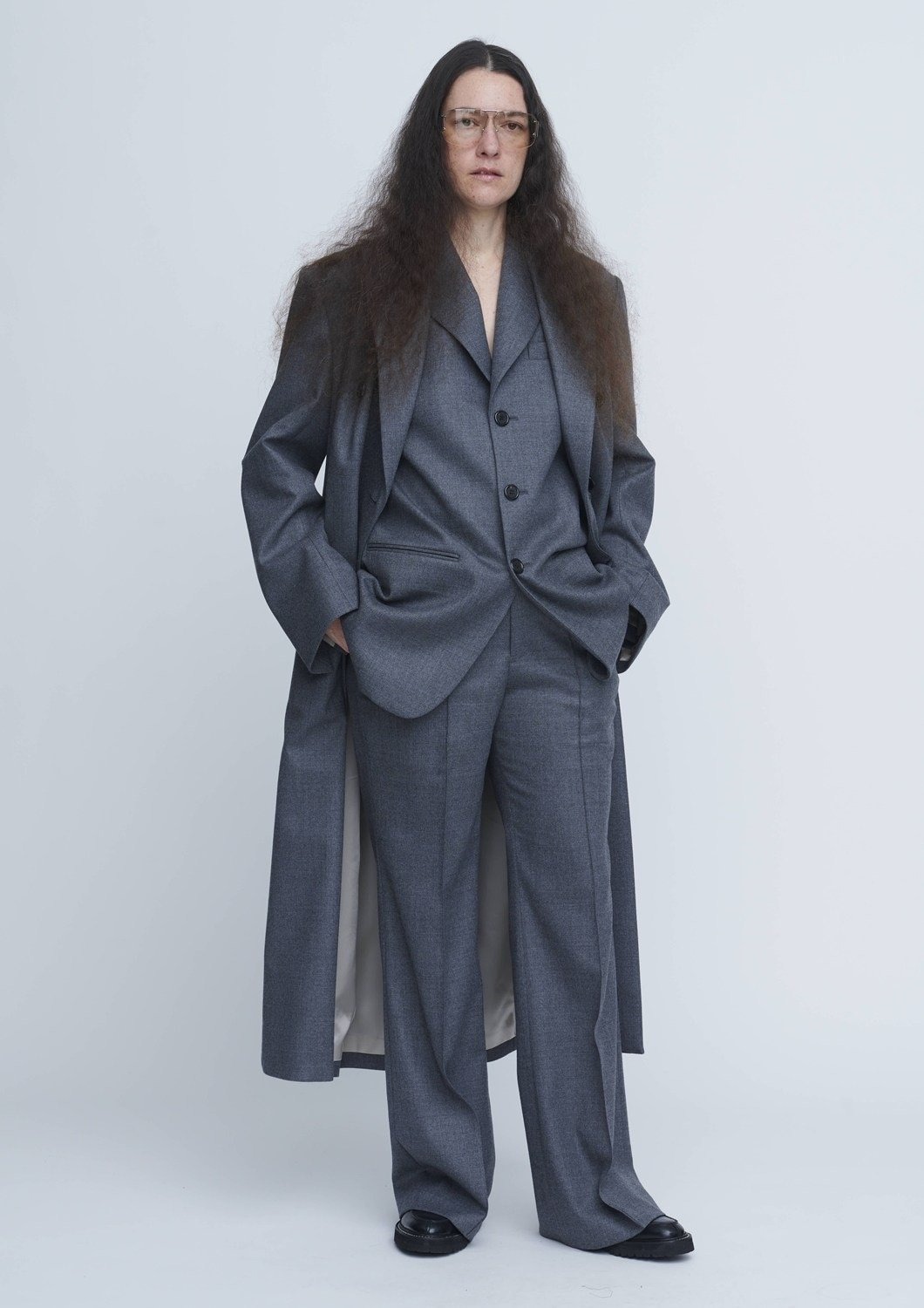 アンスクリアの洋服を着たモデル