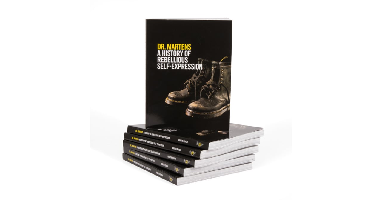 DR. MARTENS ヒストリーブック ドクターマーチンのヒストリーブック発売 ブラーやベビメタら登場