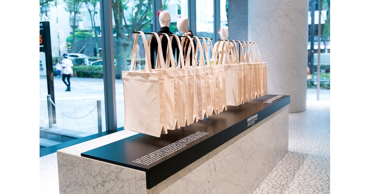 valentino-tote-20160629_00.jpg