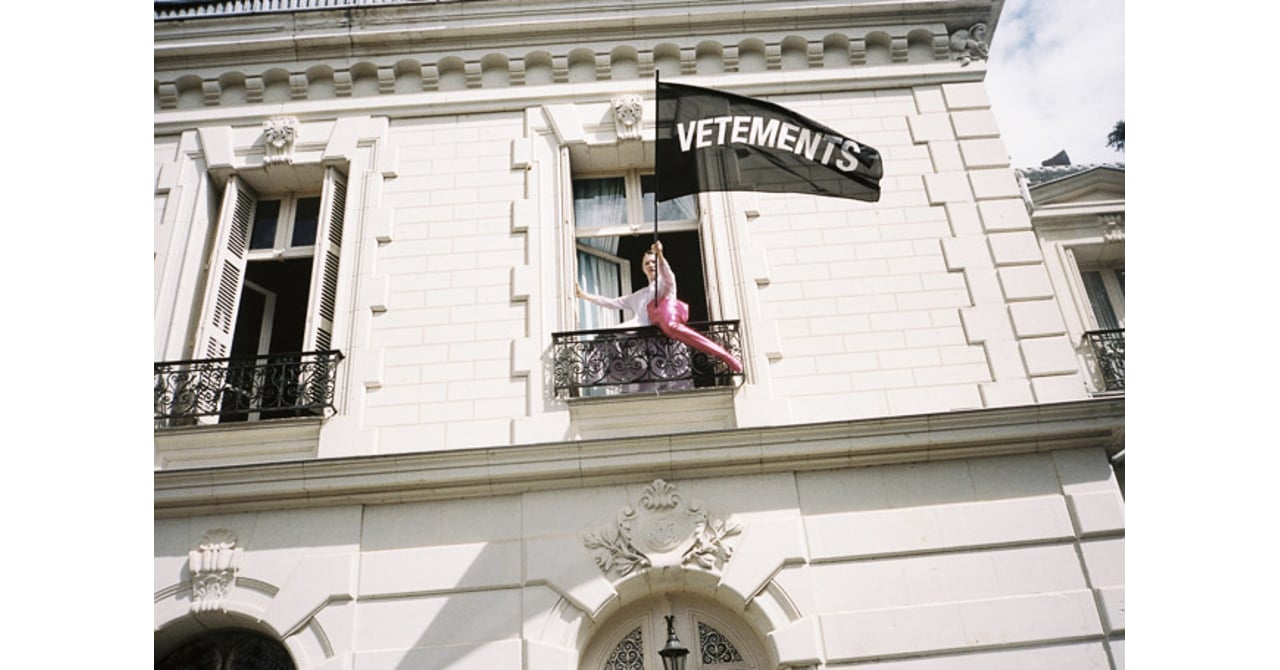 ヴェトモン2冊目の写真集発売、17年春夏コレクションを収録