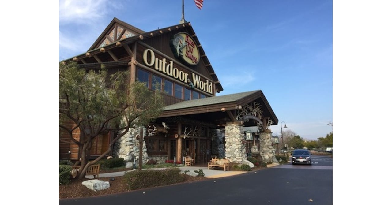 アウトドア専門店「バスプロ・ショップス」はなぜ粗利益率50％を維持