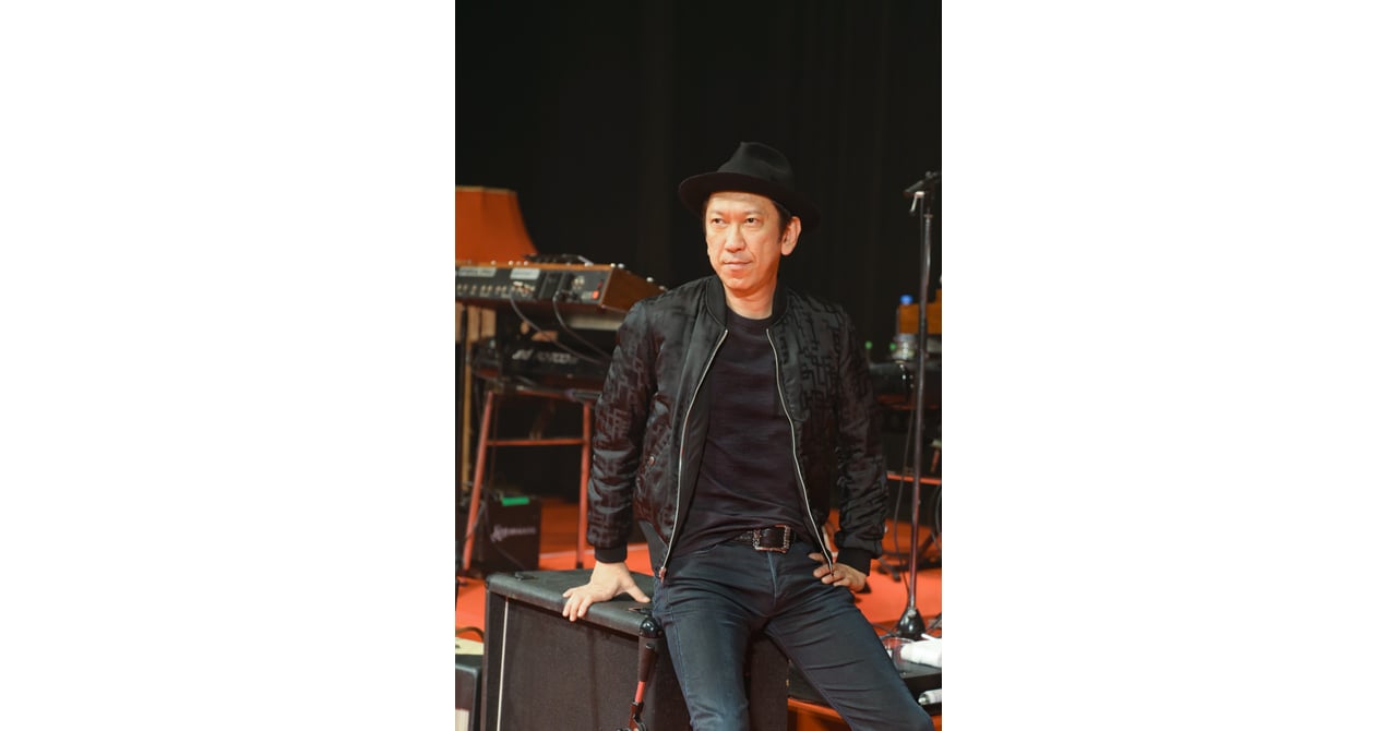 布袋寅泰×タケオキクチ、ギタリズム柄をあしらったMA-1など発売