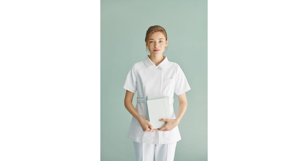 おしゃれ白衣のクラシコ×ジェラート ピケ、初のナース服を製作