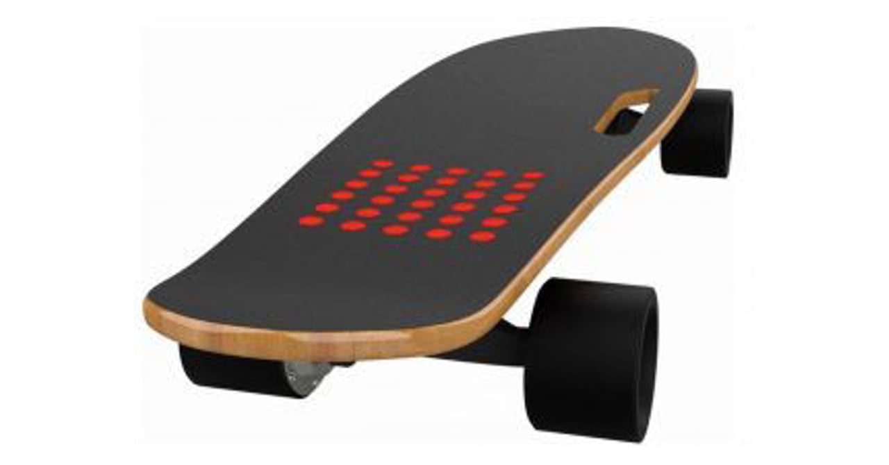新たな移動ツールに？14歳が発明した電動スケボー登場