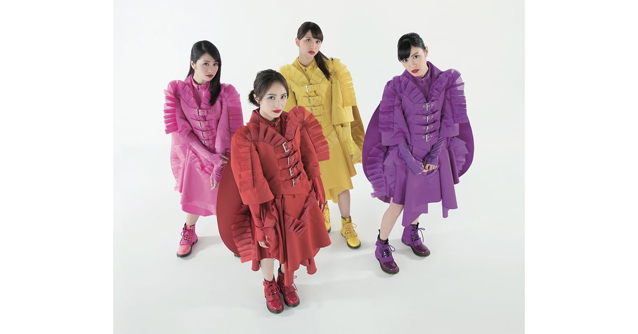 ももクロ結成10周年記念展が松屋銀座で開催、ステージ衣装や私物の展示も