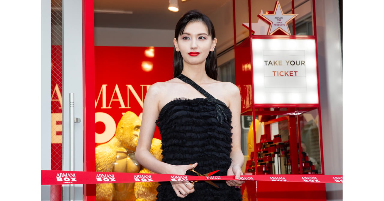 鈴木えみがセレモニーに登場、映画がテーマの「アルマーニボックス」が