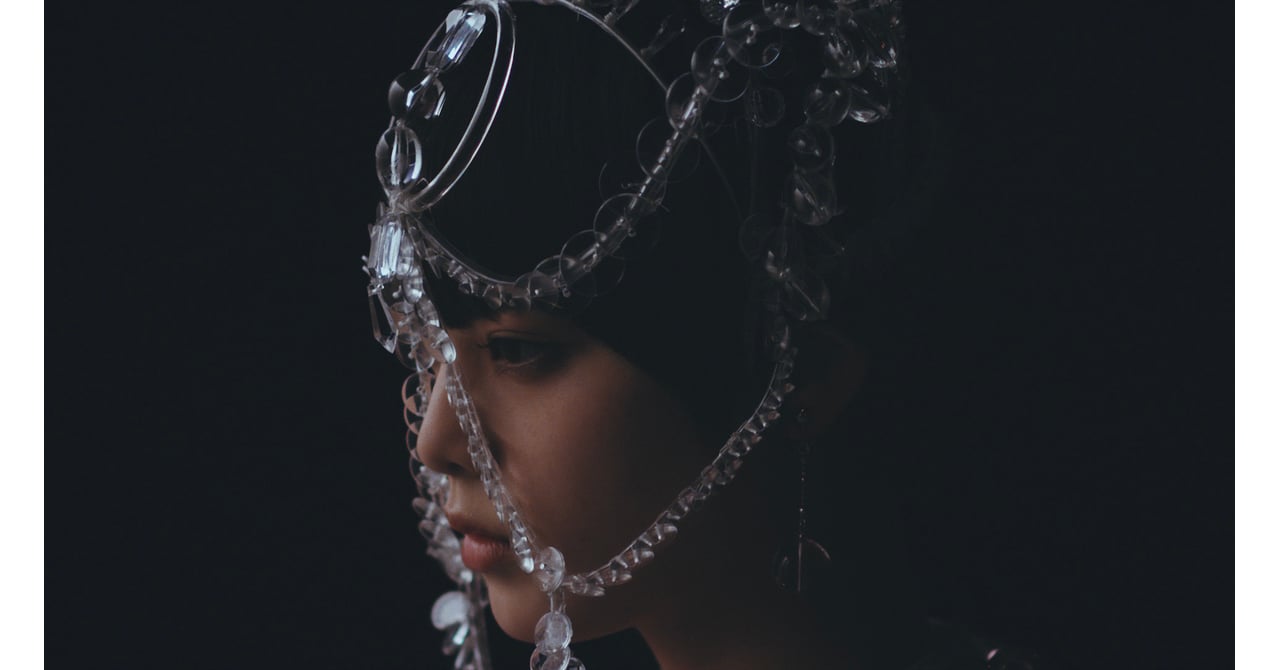 欅坂46の平手友梨奈が「アンリアレイジ」2019年春夏コレクションの