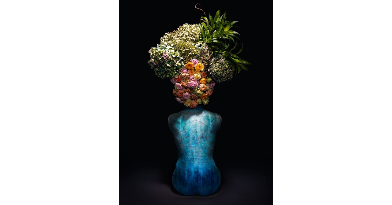 人間花器　全裸 女性の身体を花器に見立てたアート展「人間花器 〜HUMAN FLOWER VASE〜」がトランク ホテルで開催