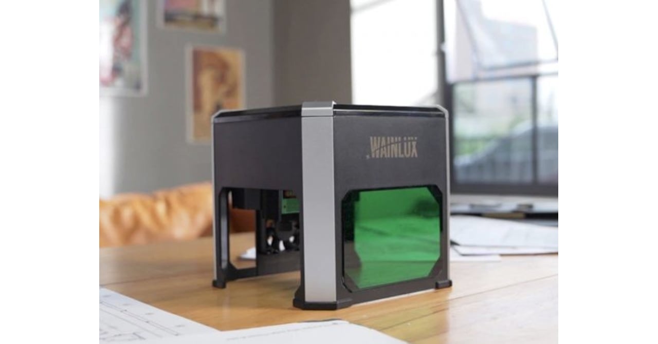 革製品やトートバッグにオリジナルデザインを彫刻、家庭用のレーザー