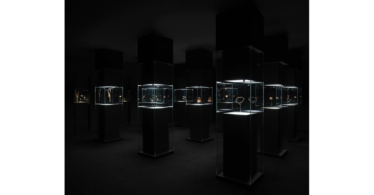 blacktolight_200825-001.jpg