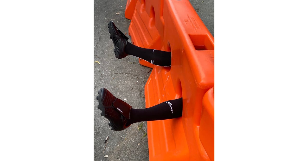 スパイクに着想したスニーカー「バレンシアガ サッカー」が発売