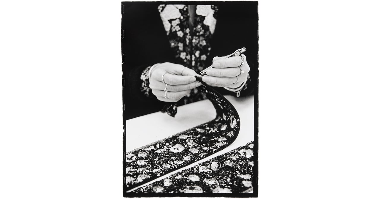 シャネルの芸術的なモノづくりに触れる。「à mains levées