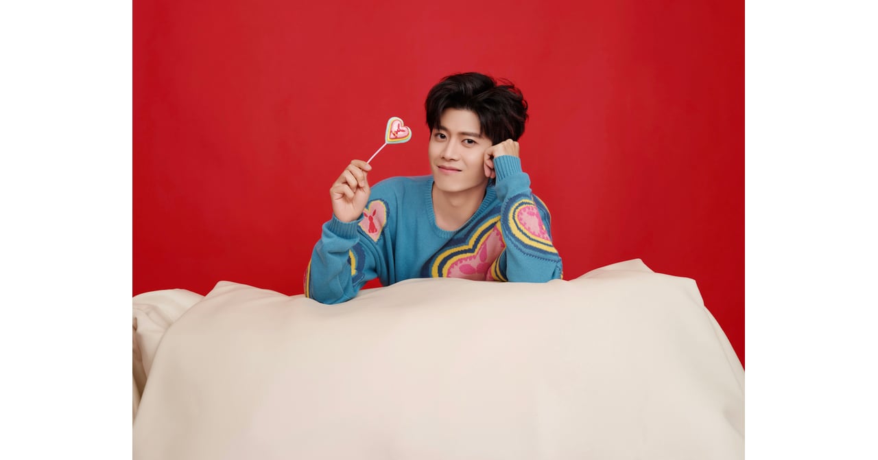 エトロ」からハッピーなカラーパレットの卯年記念コレクションが登場