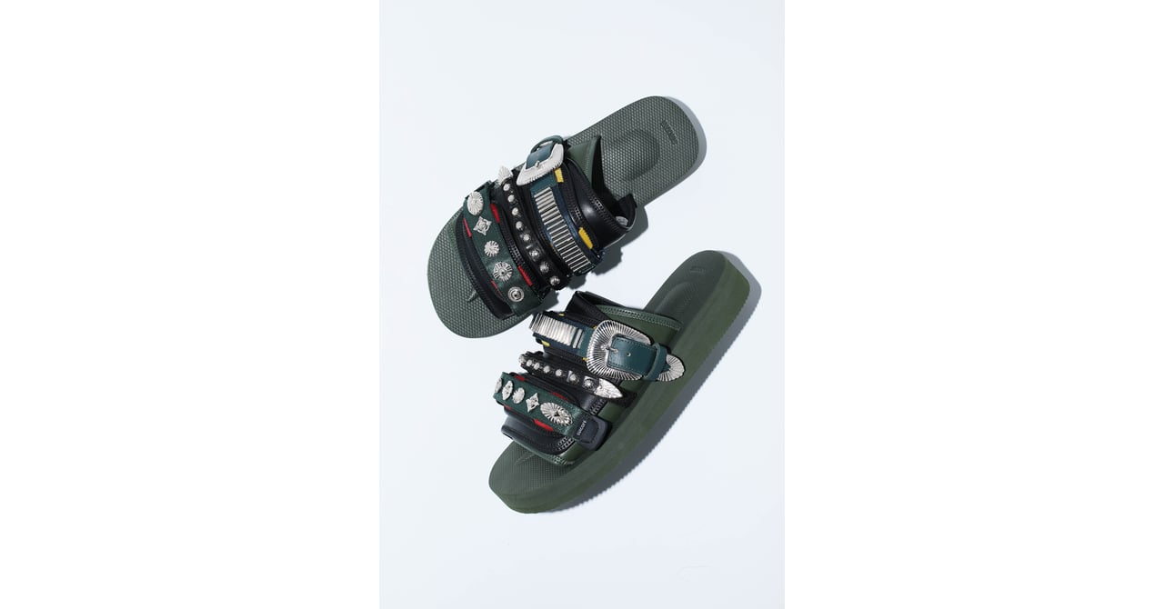 23SS希少【極美品】トーガ×スイコック コラボ MOTO サンダル メタル装飾 トーガ×スイコック第4弾、メタルパーツ付きサンダル発売