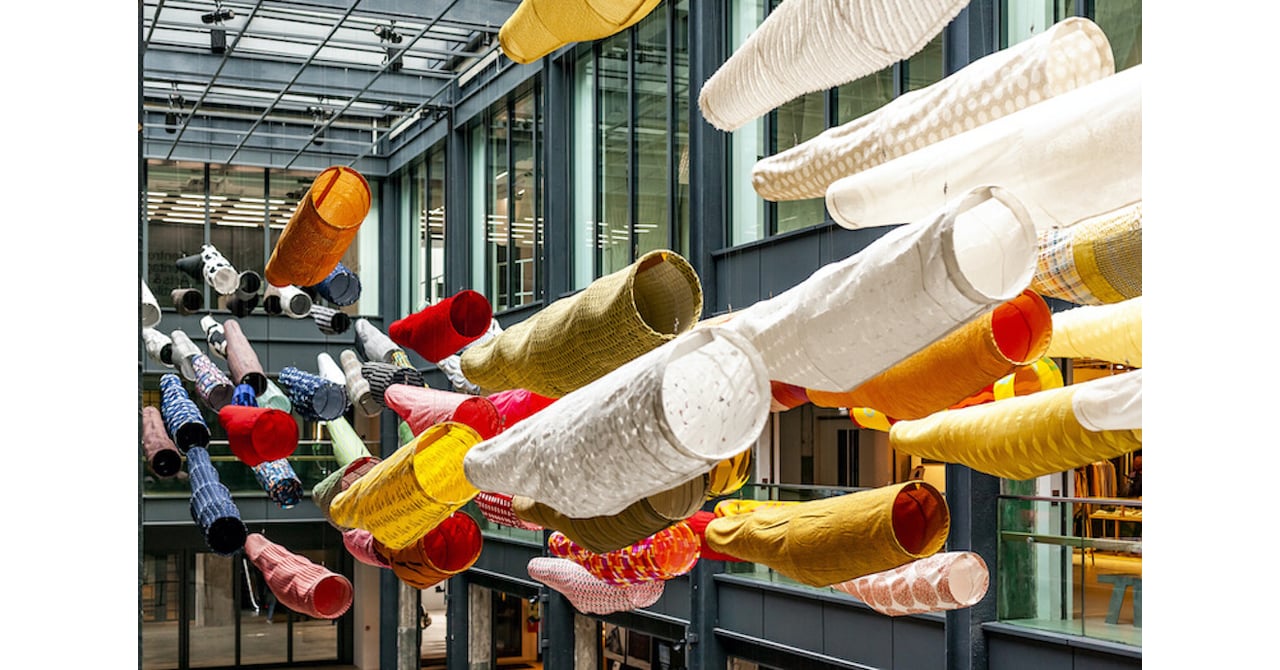 スケッチや制作サンプル、職人との試行錯誤まで 須藤玲子と「NUNO」の