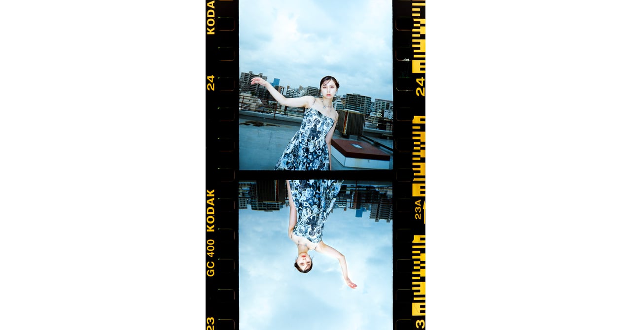 venit 3D FLOWER ECO LEATHER 上白石萌歌 上白石萌歌、華やかノースリーブで素肌魅せ「1枚の絵画を着て