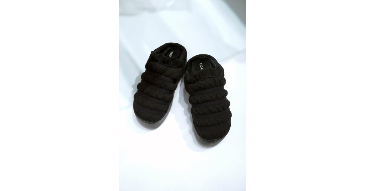 オダカが「SUBU」とコラボ リボンを用いたフェミニンなサンダル