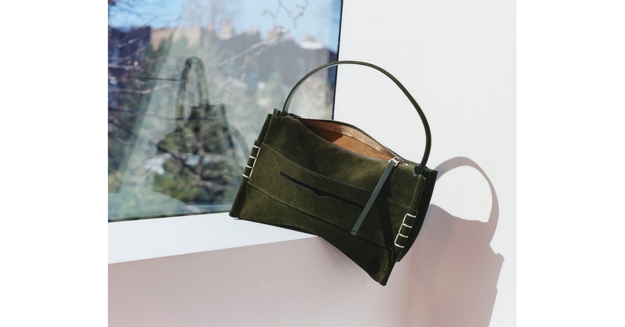 JW アンダーソン、「ローファーバッグ」の新作発売 中間サイズの