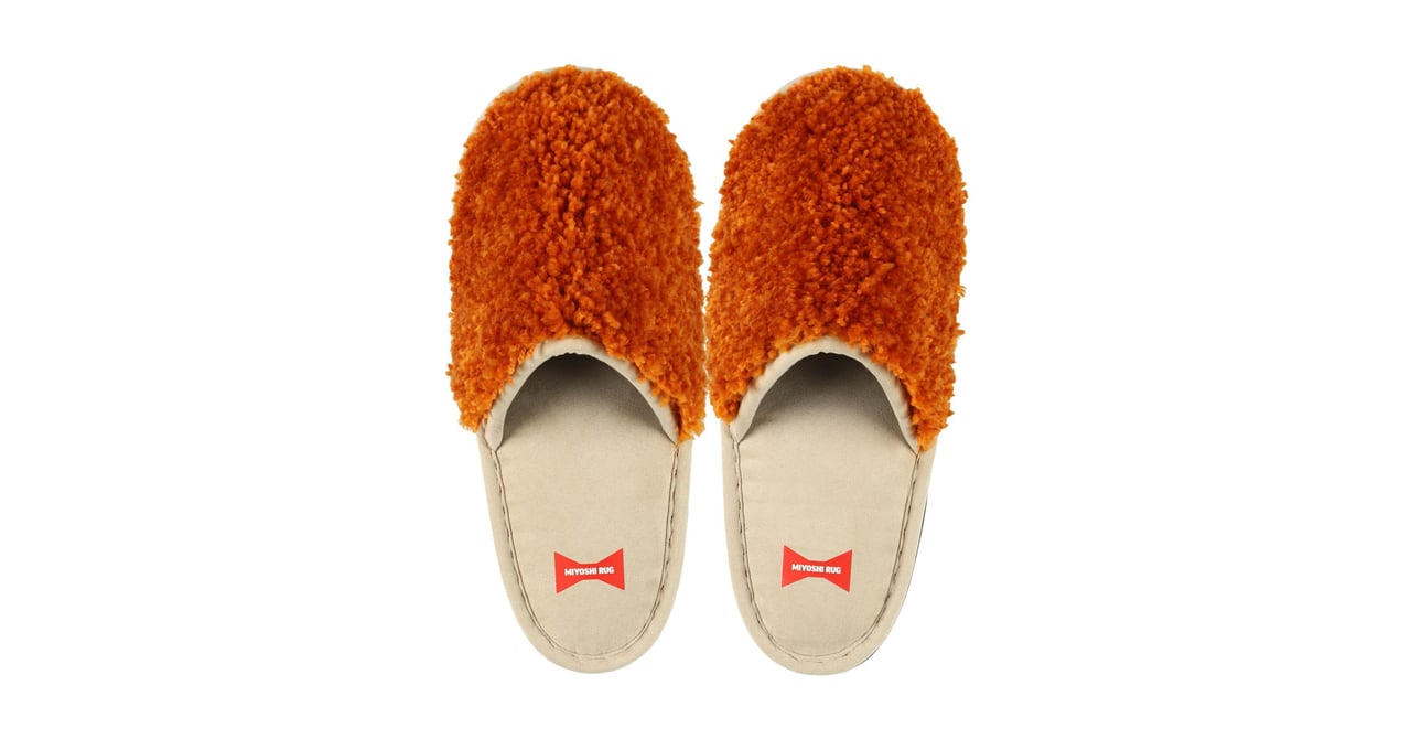 ファミチキ」がルームシューズに ミヨシラグが製作