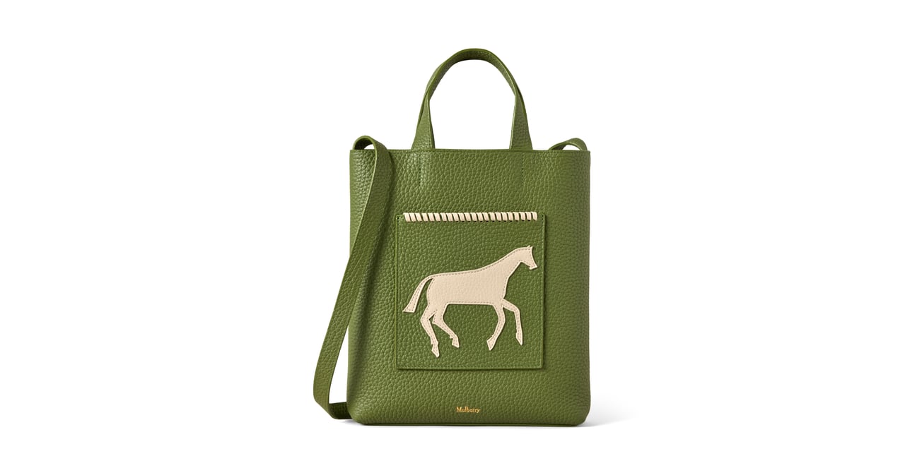 マルベリーが午年を祝したコレクションを発売 白馬の地上絵から着想