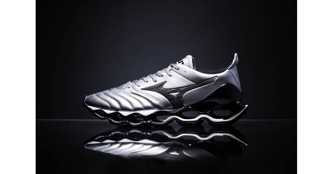 ミズノ、サッカースパイク「モレリア」のスニーカータイプから新色の