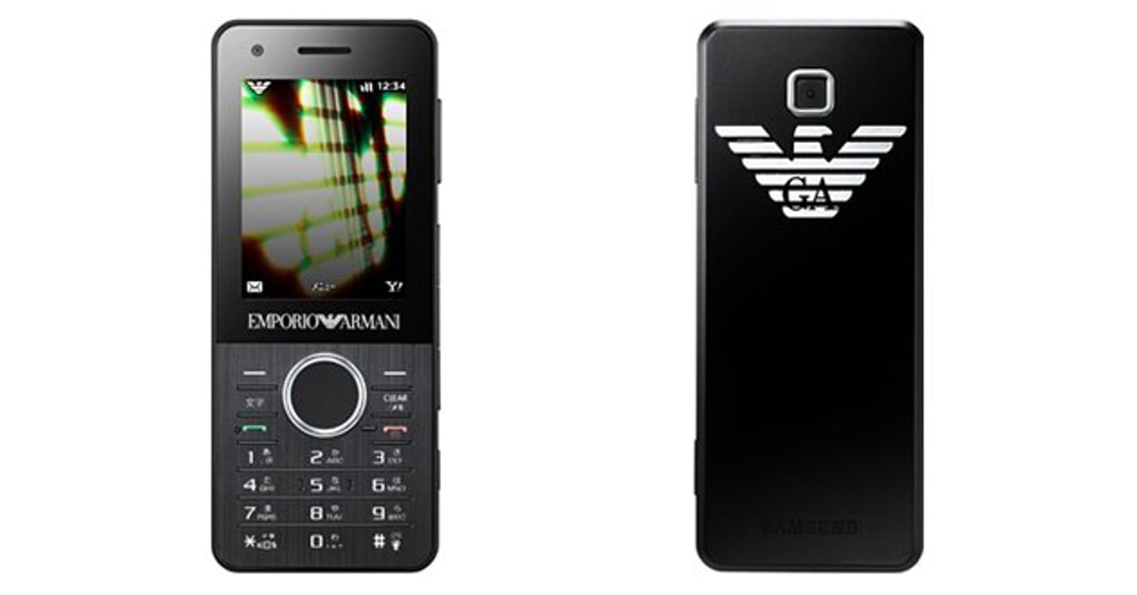 EMPORIO ARMANI ブラック携帯電話 armani_softbank_black.jpg