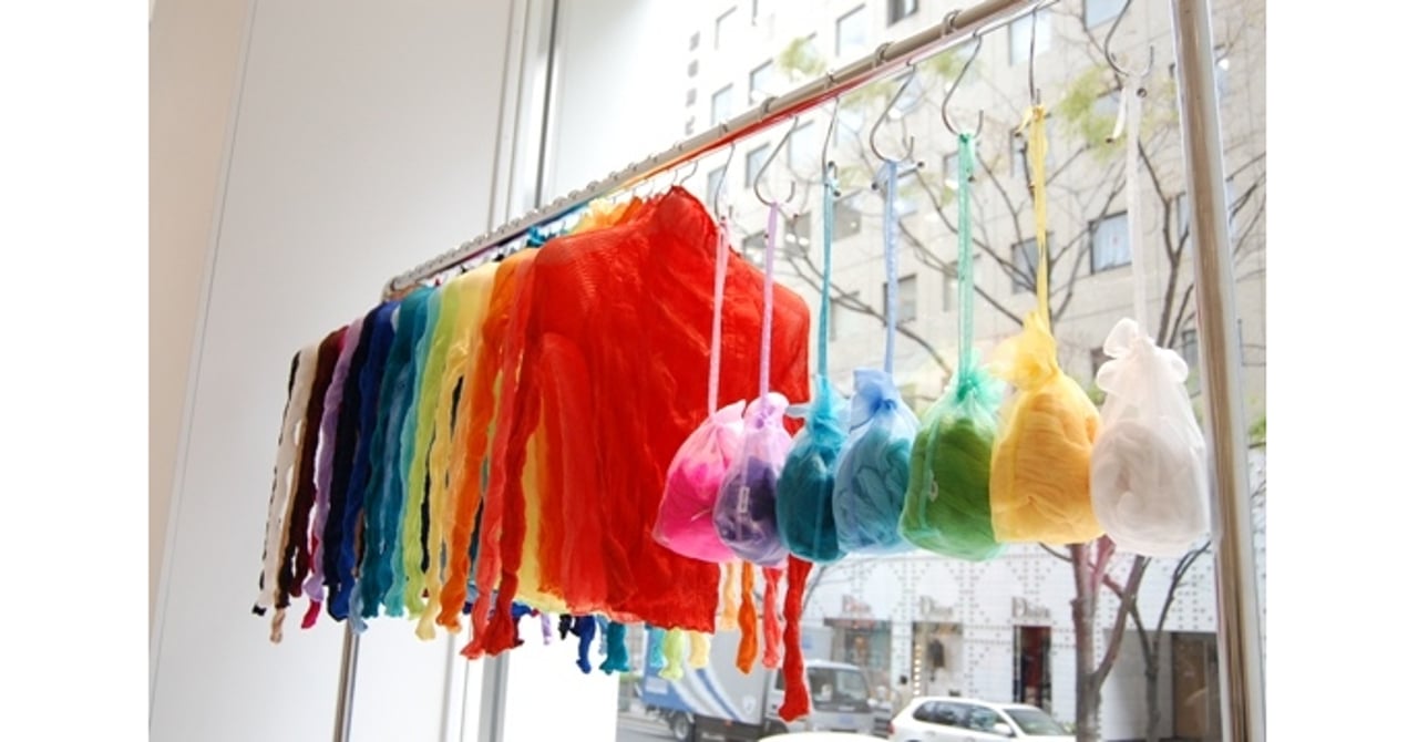 ISSEY MIYAKE（イッセイ ミヤケ）、スプリングフェア「COLORS」開催