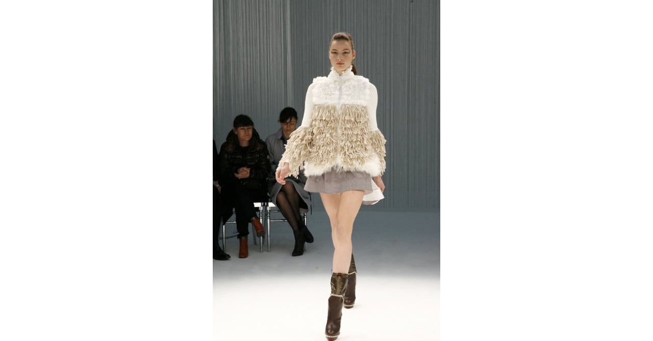 sacai パリで初のミニランウェイショー 2011秋冬の新作
