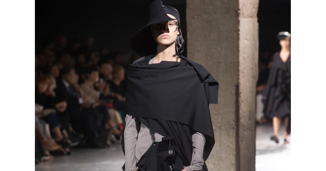 Yohji Yamamoto -Women's- 2018年春夏 | パリ | 画像41枚 - FASHIONSNAP