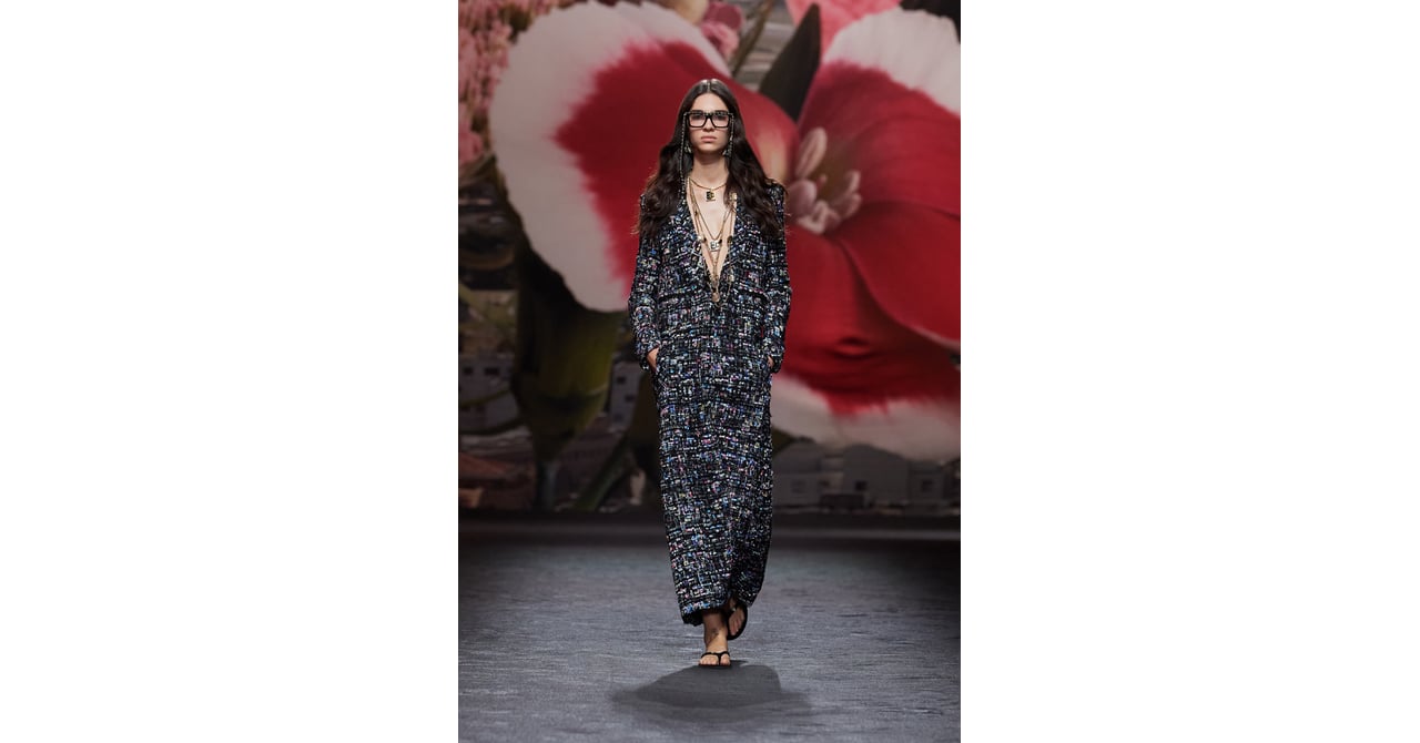 【2セット】❤️CHANELリボンロール&カメリア2024年New yearセット Amazon.co.jp: CHANEL シャネル エッセンシャル ケア セット