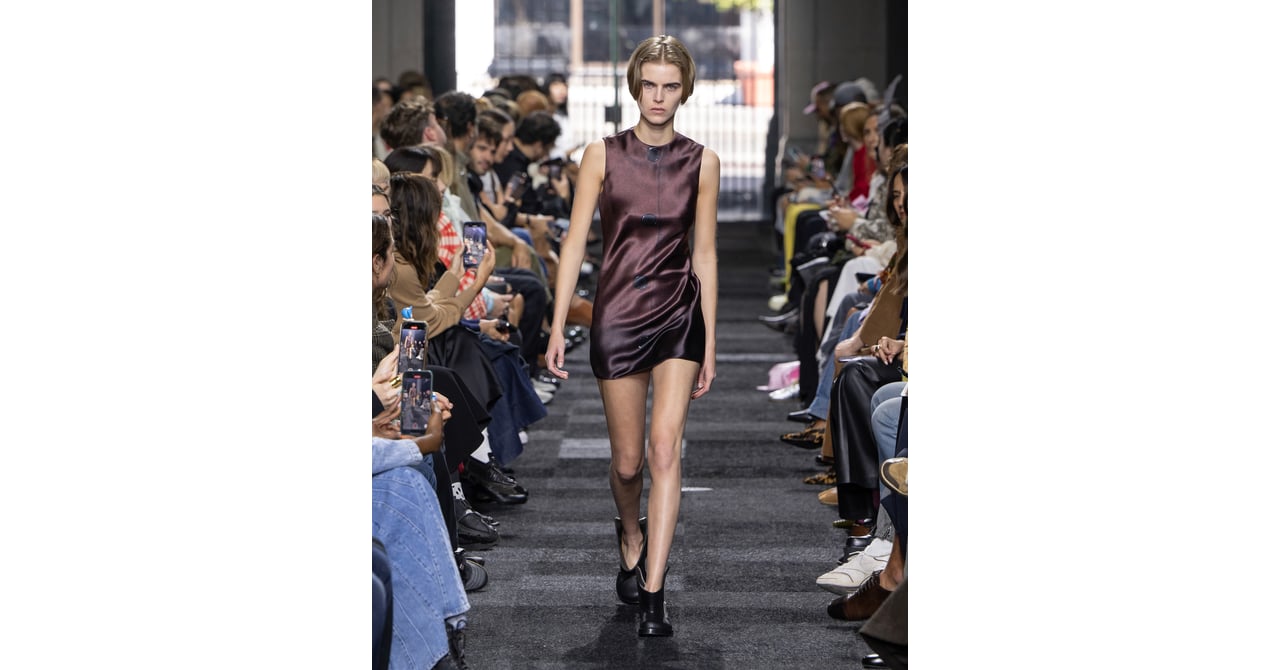 J W ANDERSON 25SS ドレス-ロング グレー系 JW Anderson Spring 2025 Ready-to-Wear Collection | Vogue