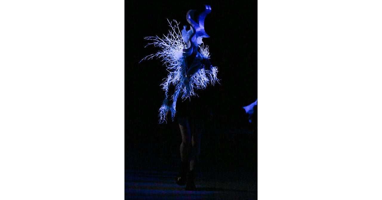 り*ー様 Noir Kei Ninomiya フーデッド ロンパース 2025S noir kei ninomiya 2025年秋冬コレクション | パリ | 画像73枚