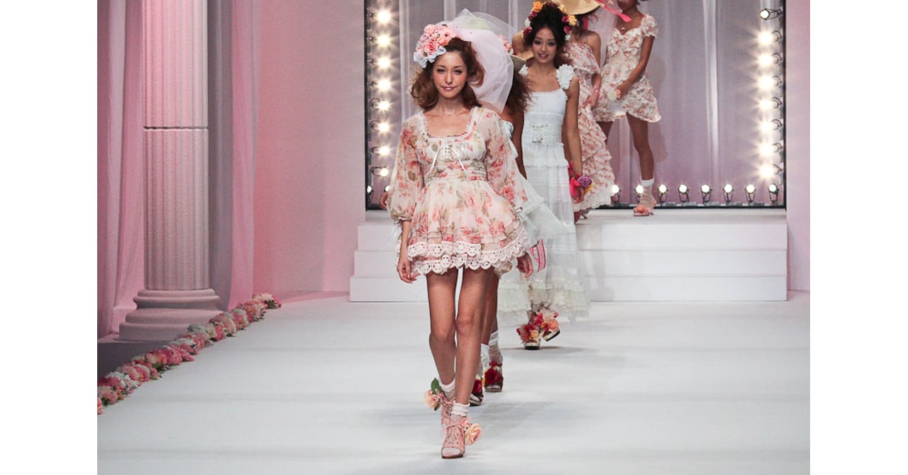 LIZ LISA リズリサ2011〜 2014顧客カタログ18点セットまとめ売り liz-liza-2011SS.jpg