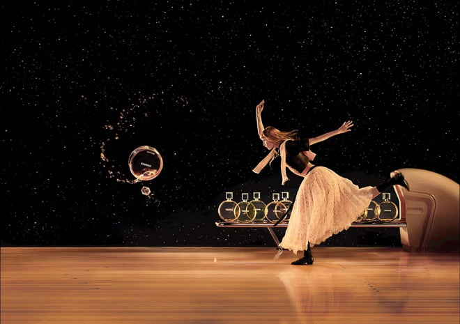 動画】シャネルの香水瓶でボーリング？ジャン=ポール・グード