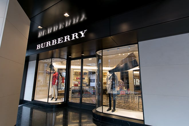 バーバリーが日本最大店出店 高級ブランドがそろう新宿三丁目エリアに