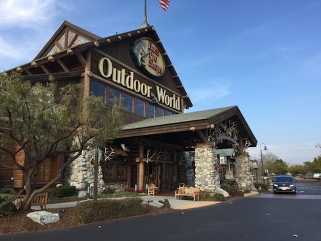 アウトドア専門店「バスプロ・ショップス」はなぜ粗利益率50％を維持