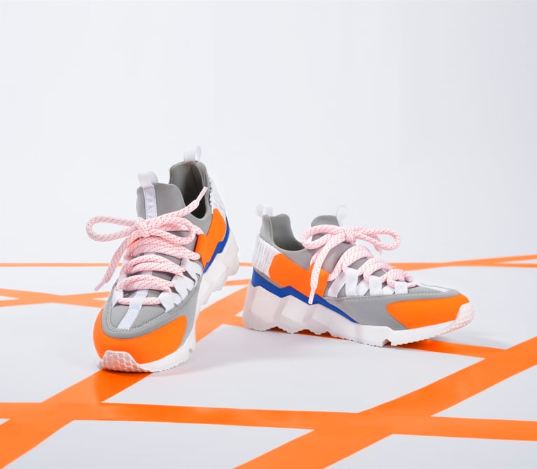 ピエール アルディ、世界150足限定スニーカー「NEON TREK」発売