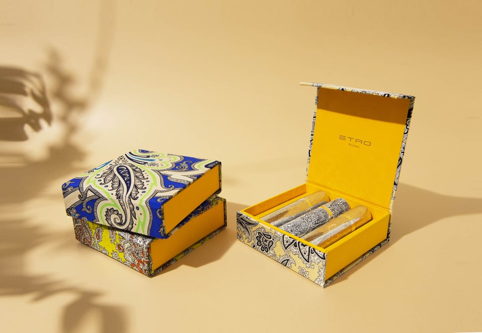 ETRO エトロピロケース　70×50 ペイズリー柄2枚セット 新品　未使用 エトロ」ペイズリー柄ボックスに収めたミニフレグランスセットを発売
