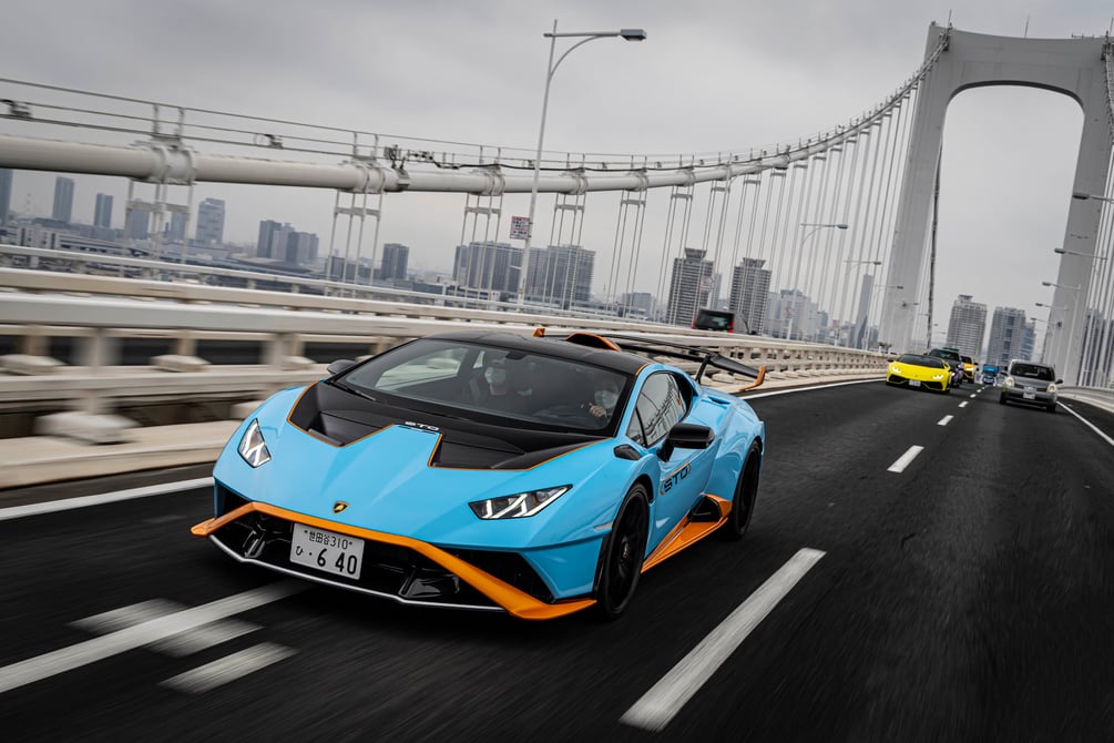 ランボルギーニが国際女性デーにイベントを初開催　「ウルス」「ウラカン」で東京・幕張を疾走するツアーに参加してみた