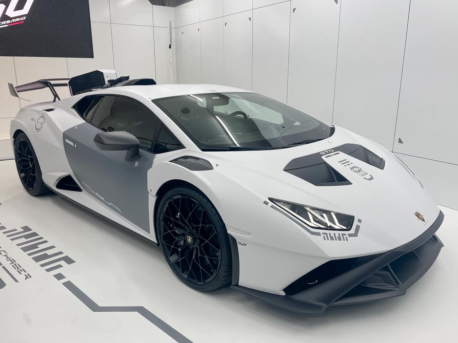 lamborghini-111100-002.jpg